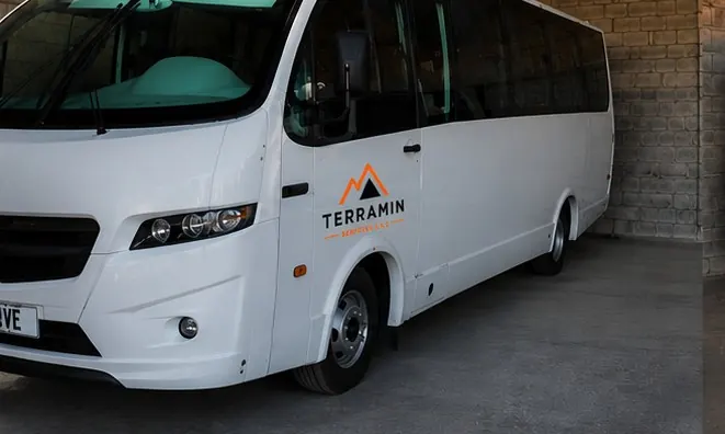 Interior de unidad de transporte de pasajeros